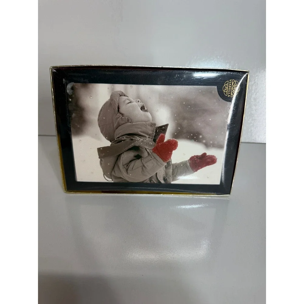 Viabella Christmas Cards Boxed Set 14 Count Child in Snow Red Mittens Glitter